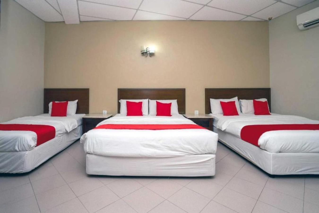 De Clinique Hotel كامبونغ باسير بوغاك المظهر الخارجي الصورة